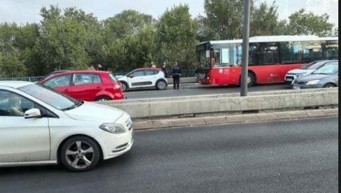 DRAMATIČNE SCENE NA BRANKOVOM MOSTU: U teškom udesu povređeno 12 osoba, osmoro prevezeno na VMA DRAMATIČNE SCENE NA BRANKOVOM MOSTU: U teškom udesu povređeno 12 osoba, osmoro prevezeno na VMA