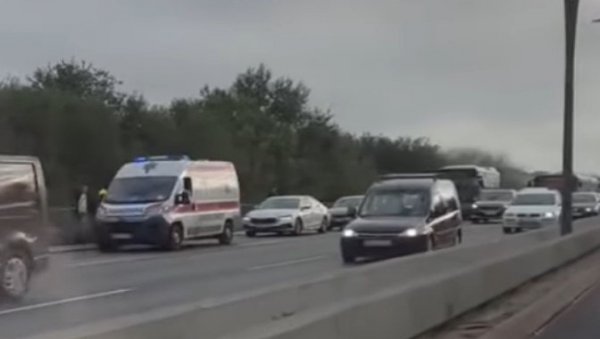 НОВИ ДЕТАЉИ ЛАНЧАНОГ СУДАРА: Међу повређенима на Бранковом мосту има и деце (ВИДЕО) НОВИ ДЕТАЉИ ЛАНЧАНОГ СУДАРА: Међу повређенима на Бранковом мосту има и деце (ВИДЕО)