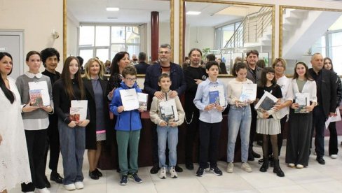 NAJBOLJIMA URUČENE NAGRADE: Završen likovni i litetalni konkurs „Kraljevo veće od straha“ NAJBOLJIMA URUČENE NAGRADE: Završen likovni i litetalni konkurs „Kraljevo veće od straha“