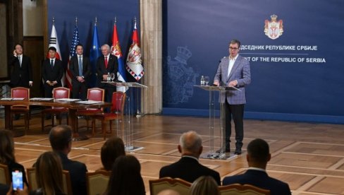 ПОТПИСАН УГОВОР О СОЛАРНИМ ЕЛЕКТРАНАМА: Вучић - Ово је струја која припада овој земљи, уштедећемо 120 милиона евра годишње! (ВИДЕО) ПОТПИСАН УГОВОР О СОЛАРНИМ ЕЛЕКТРАНАМА: Вучић - Ово је струја која припада овој земљи, уштедећемо 120 милиона евра годишње! (ВИДЕО)