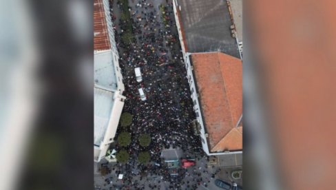 DEBAKL OPOZICIJE U DVE SLIKE: Najavili “sveopšti narodni ustanak”, skupili 680 ljudi iz cele Srbije! DEBAKL OPOZICIJE U DVE SLIKE: Najavili “sveopšti narodni ustanak”, skupili 680 ljudi iz cele Srbije!