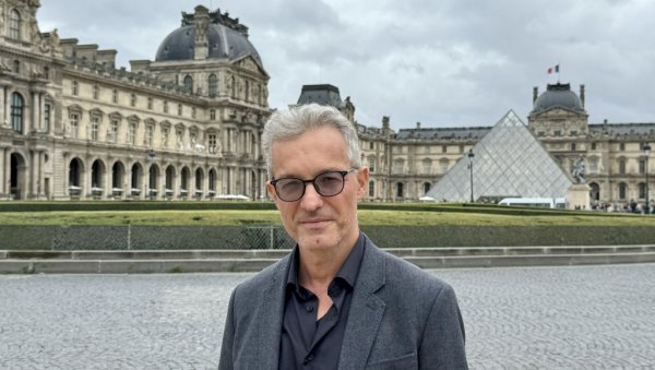 УСРЕД ЛУВРА, ЈА СРБИН, БРИНЕМ СЕ О НАСЛЕЂУ МОЈИХ ФРАНЦУЗА: Са Николом Миловановићем, шефом конзерватора у чувеном музеју (ФОТО) УСРЕД ЛУВРА, ЈА СРБИН, БРИНЕМ СЕ О НАСЛЕЂУ МОЈИХ ФРАНЦУЗА: Са Николом Миловановићем, шефом конзерватора у чувеном музеју (ФОТО)