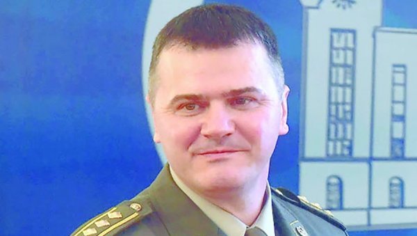 ПРЕПОЗНАТЉИВ СТИЛ: Генерал Михаило Зоговић честитао рођендан Новостима ПРЕПОЗНАТЉИВ СТИЛ: Генерал Михаило Зоговић честитао рођендан Новостима