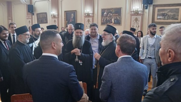 ПАТРИЈАРХ ОСВЕШТАО ШКОЛСКУ КАПЕЛУ: Велика духовна радост и свечаност у Карловачкој богословији ПАТРИЈАРХ ОСВЕШТАО ШКОЛСКУ КАПЕЛУ: Велика духовна радост и свечаност у Карловачкој богословији