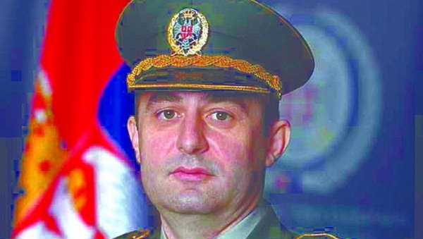 САРАДЊА КАО ЗАДОВОЉСТВО: Генерал Радивоје Анђелковић честитао Новостима рођендан САРАДЊА КАО ЗАДОВОЉСТВО: Генерал Радивоје Анђелковић честитао Новостима рођендан