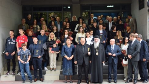 DODELJENE OKTOBARSKE NAGRADE: Održana svečana sednica u Skupštini grada Jagodine DODELJENE OKTOBARSKE NAGRADE: Održana svečana sednica u Skupštini grada Jagodine