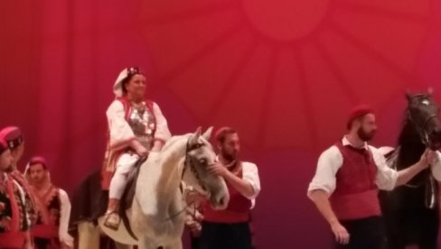 PETAR STRUGAR U ZAGREBAČKOJ OPERI: Popularni glumac uskočio sa dva rasna konja u Eru s onoga svijeta HNK PETAR STRUGAR U ZAGREBAČKOJ OPERI: Popularni glumac uskočio sa dva rasna konja u Eru s onoga svijeta HNK