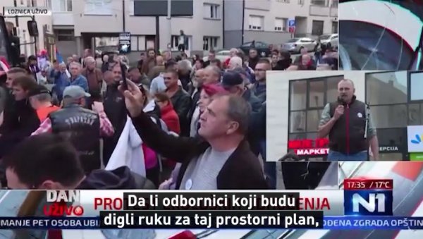 ОТВОРЕНЕ ПРЕТЊЕ КОКАНОВИЋА ОДБОРНИЦИМА У ЛОЗНИЦИ Нема полиције довољно да вас брани на улици! (ВИДЕО) ОТВОРЕНЕ ПРЕТЊЕ КОКАНОВИЋА ОДБОРНИЦИМА У ЛОЗНИЦИ Нема полиције довољно да вас брани на улици! (ВИДЕО)