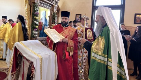 POVODOM 230 GODINA KARLOVAČKE BOGOSLOVIJE: Patrijarh osveštao kapelu Arsenija Sremca (FOTO) POVODOM 230 GODINA KARLOVAČKE BOGOSLOVIJE: Patrijarh osveštao kapelu Arsenija Sremca (FOTO)