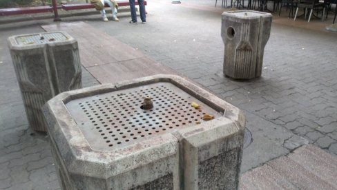 VANDALI NEUMORNI: Česme na Starom korzou opet bez slavina VANDALI NEUMORNI: Česme na Starom korzou opet bez slavina