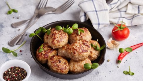 SOČNE PILEĆE ĆUFTICE: Brz i ukusan recept SOČNE PILEĆE ĆUFTICE: Brz i ukusan recept