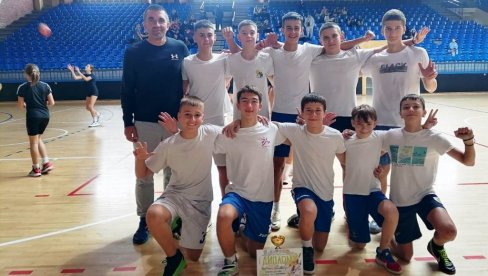 BLISTALI GIMNAZIJALCI I OŠ „MOMČILO POPOVIĆ“: U Paraćinu održano takmičenje u košarci (FOTO) BLISTALI GIMNAZIJALCI I OŠ „MOMČILO POPOVIĆ“: U Paraćinu održano takmičenje u košarci (FOTO)