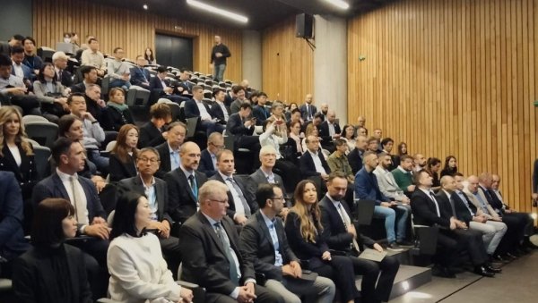 ВЕЛИКА ПРИВРЕДНА ДЕЛЕГАЦИЈА ИЗ ЈАПАНА ПОСЕТИЛА НОВИ САД: Гостима представљени потенцијали за нова улагања у Србији ВЕЛИКА ПРИВРЕДНА ДЕЛЕГАЦИЈА ИЗ ЈАПАНА ПОСЕТИЛА НОВИ САД: Гостима представљени потенцијали за нова улагања у Србији