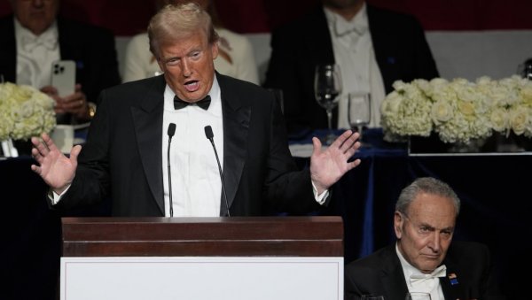 КАД ТРАМП РОШТИЉА: Демократама пресела Ал Смитова вечера (ВИДЕО/ФОТО) КАД ТРАМП РОШТИЉА: Демократама пресела Ал Смитова вечера (ВИДЕО/ФОТО)