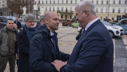 FRANCUSKI MINISTAR SPOLJNIH POSLOVA U KIJEVU: Razgovaraće i o kidnapovanoj ukrajinskoj deci (FOTO) FRANCUSKI MINISTAR SPOLJNIH POSLOVA U KIJEVU: Razgovaraće i o kidnapovanoj ukrajinskoj deci (FOTO)