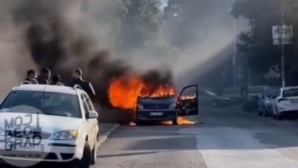 ВЕЛИКИ ПОЖАР КОД ТРЖНОГ ЦЕНТРА У БЕОГРАДУ: Ватрогасне екипе на терену (ВИДЕО) ВЕЛИКИ ПОЖАР КОД ТРЖНОГ ЦЕНТРА У БЕОГРАДУ: Ватрогасне екипе на терену (ВИДЕО)