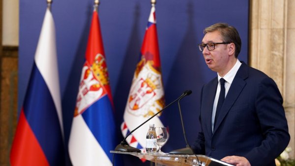НИСМО ОКУПАТОРСКЕ ТЕНКОВЕ ДОЧЕКАЛИ СА ЦВЕЋЕМ КАО НЕКИ У РЕГИОНУ Вучић на отварању изложбе Војна дипломатија на путу ка слободи (ВИДЕО) НИСМО ОКУПАТОРСКЕ ТЕНКОВЕ ДОЧЕКАЛИ СА ЦВЕЋЕМ КАО НЕКИ У РЕГИОНУ Вучић на отварању изложбе Војна дипломатија на путу ка слободи (ВИДЕО)