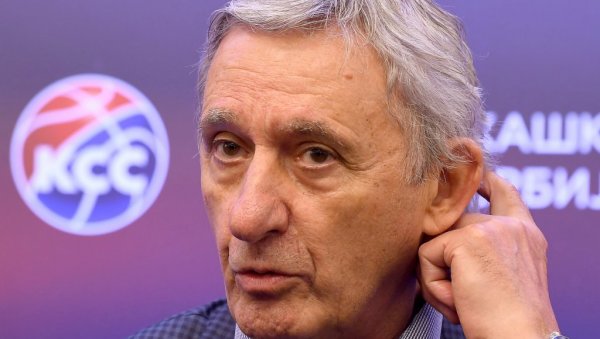 БАРСЕЛОНА ИЛИ ЗВЕЗДА? Светислав Пешић открио за кога ће навијати, па збунио цео свет БАРСЕЛОНА ИЛИ ЗВЕЗДА? Светислав Пешић открио за кога ће навијати, па збунио цео свет