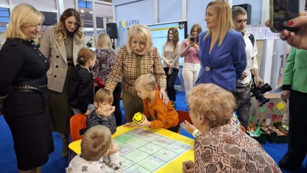 ОТВОРЕН САЈАМ ОБРАЗОВАЊА: Дигитални уређаји стижу у школе ОТВОРЕН САЈАМ ОБРАЗОВАЊА: Дигитални уређаји стижу у школе