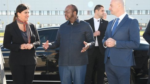 GOSTA UPOZNALI SA INVESTICIJAMA I RAZVOJNIM PROJEKTIMA: NJegovo Veličanstvo kralj Msvatija III posetio Novi Sad GOSTA UPOZNALI SA INVESTICIJAMA I RAZVOJNIM PROJEKTIMA: NJegovo Veličanstvo kralj Msvatija III posetio Novi Sad