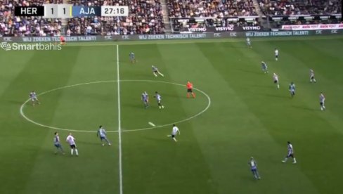 GOL SEZONE?! Ajaks primio pogodak sa više od pola terena (VIDEO) GOL SEZONE?! Ajaks primio pogodak sa više od pola terena (VIDEO)