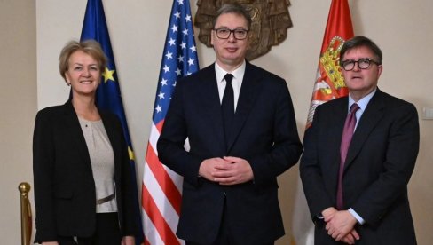 SASTANAK VUČIĆA SA O BRAJANOM I AJHORST: Srbija je opredeljena ka EU, tražimo veću angažovanost SAD na KiM SASTANAK VUČIĆA SA O BRAJANOM I AJHORST: Srbija je opredeljena ka EU, tražimo veću angažovanost SAD na KiM