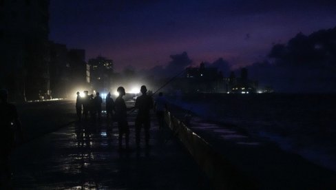 ХАОС НА КУБИ НЕ ЈЕЊАВА: Људи у мраку, земља на ивици колапса?