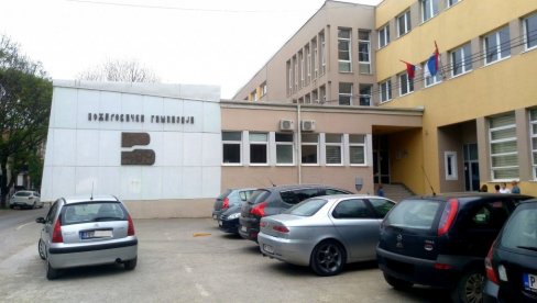 DVE AKCIJE U POŽAREVCU: Srednjoškolci i profesori daju krv DVE AKCIJE U POŽAREVCU: Srednjoškolci i profesori daju krv