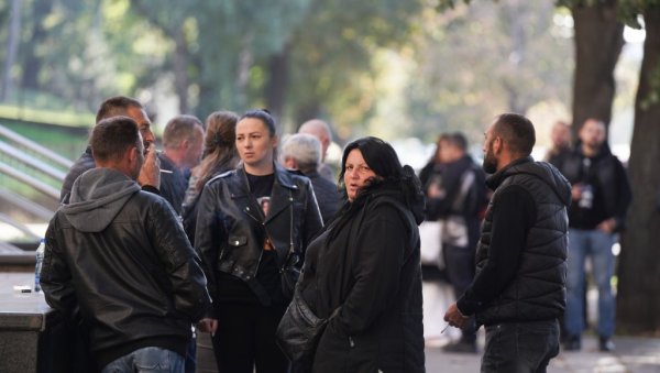 ДВА МЕТРА ОД НАС ПУЦАО ЈЕ РАФАЛНОМ ПАЉБОМ: Андријана која је рањена у масакру сведочила на суђењу Блажићу ДВА МЕТРА ОД НАС ПУЦАО ЈЕ РАФАЛНОМ ПАЉБОМ: Андријана која је рањена у масакру сведочила на суђењу Блажићу