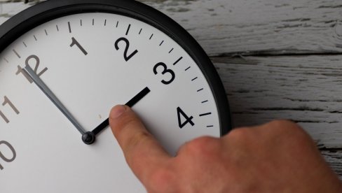 SPAVAĆEMO SAT VREMENA DUŽE: U nedelju se završava letnje računanje vremena SPAVAĆEMO SAT VREMENA DUŽE: U nedelju se završava letnje računanje vremena