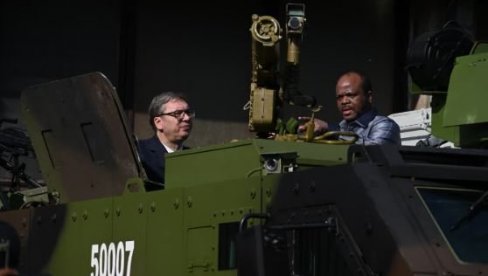 UVEREN SAM DA ĆEMO OSTVARITI DOBRU VOJNOTEHNOLOŠKU SARADNJU NA OBOSTRANU KORIST Vučić obišao VTI sa kraljem Esvatinija (FOTO) UVEREN SAM DA ĆEMO OSTVARITI DOBRU VOJNOTEHNOLOŠKU SARADNJU NA OBOSTRANU KORIST Vučić obišao VTI sa kraljem Esvatinija (FOTO)
