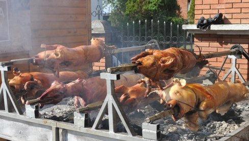 PRESELO IM PEČENJE: Masovno trovanje na seoskoj slavi kod Vranja