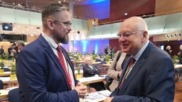 СЕРТИФИКАТ БАЛИНТУ ЈУХАСУ: Челник Скупштине АПВ на скупу Института Европских регија у Салзбургу СЕРТИФИКАТ БАЛИНТУ ЈУХАСУ: Челник Скупштине АПВ на скупу Института Европских регија у Салзбургу