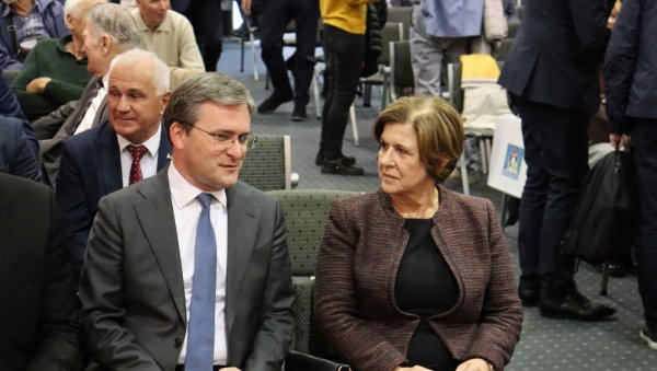 ОТАЏБИНА ЈЕ ВЕЗА КОЈА НАС СПАЈА СА ЉУДИМА НАШЕГ РОДА И ЈЕЗИКА: Отворен штанд Републике Српске на 67. Међународном београдском сајму књига ОТАЏБИНА ЈЕ ВЕЗА КОЈА НАС СПАЈА СА ЉУДИМА НАШЕГ РОДА И ЈЕЗИКА: Отворен штанд Републике Српске на 67. Међународном београдском сајму књига