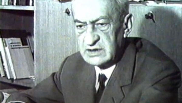 ПРИЧАЛИ СУ ДА ЂАВО ВУЧЕ ВОЗОВЕ... Овако је велики академик Павле Савић говорио о суманутој борби против напретка ПРИЧАЛИ СУ ДА ЂАВО ВУЧЕ ВОЗОВЕ... Овако је велики академик Павле Савић говорио о суманутој борби против напретка
