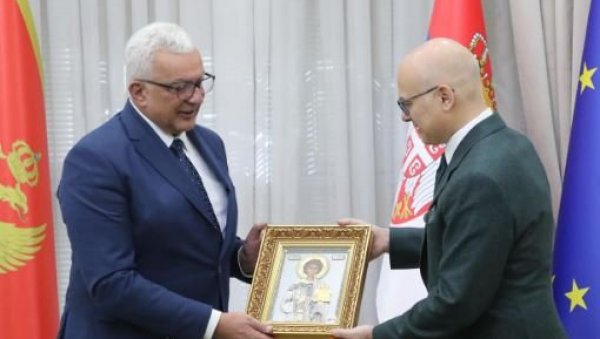 ПРИЈАТЕЉСКИ РАЗГОВОР: Премијер Вучевић се састао са Андријом Мандићем (ФОТО) ПРИЈАТЕЉСКИ РАЗГОВОР: Премијер Вучевић се састао са Андријом Мандићем (ФОТО)