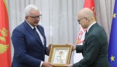 PRIJATELJSKI RAZGOVOR: Premijer Vučević se sastao sa Andrijom Mandićem (FOTO) PRIJATELJSKI RAZGOVOR: Premijer Vučević se sastao sa Andrijom Mandićem (FOTO)