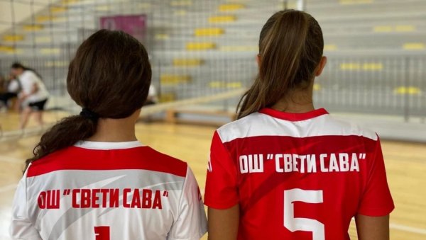 ДРЕСОВИ НА ДАР: Лепа донација ОК „Техничар“ краљевачкој ОШ „Свети Сава ДРЕСОВИ НА ДАР: Лепа донација ОК „Техничар“ краљевачкој ОШ „Свети Сава