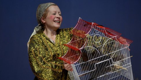GLEDAĆEMO SE MI JOŠ: LJiljana Peroš, najmlađa profesionalna glumica SFRJ, odlazi u penziju posle pedeset godina GLEDAĆEMO SE MI JOŠ: LJiljana Peroš, najmlađa profesionalna glumica SFRJ, odlazi u penziju posle pedeset godina