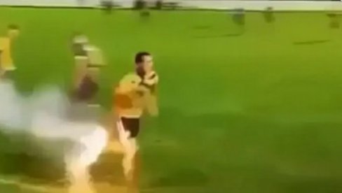 УЖАСНА СЦЕНА: Фудбалер остао без прста због навијача! (ФОТО) УЖАСНА СЦЕНА: Фудбалер остао без прста због навијача! (ФОТО)
