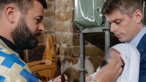 ГУЈОН ПОДЕЛИО ДИРЉИВЕ ФОТОГРАФИЈЕ СА ВАЖНОГ ДОГАЂАЈА: Нека те Бог чува и срећа прати, драги Јустине! ГУЈОН ПОДЕЛИО ДИРЉИВЕ ФОТОГРАФИЈЕ СА ВАЖНОГ ДОГАЂАЈА: Нека те Бог чува и срећа прати, драги Јустине!