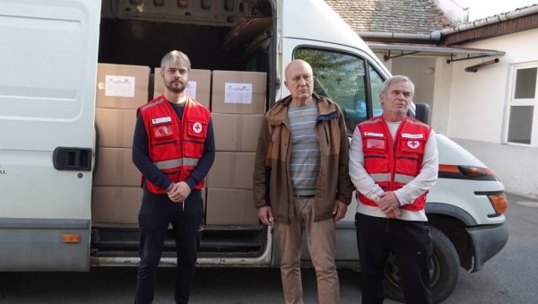 ПОМОЋ ЗА НАЈУГРОЖЕНИЈЕ СОМБОРЕ: Почела подела 550 пакета намирница ПОМОЋ ЗА НАЈУГРОЖЕНИЈЕ СОМБОРЕ: Почела подела 550 пакета намирница