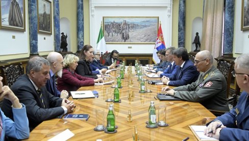 SRBIJA OSTAJE POSVEĆENA MIRU: Gašić na sastanku sa predsednicom Odbora za spoljne poslove i odbranu u Senatu Italije (FOTO) SRBIJA OSTAJE POSVEĆENA MIRU: Gašić na sastanku sa predsednicom Odbora za spoljne poslove i odbranu u Senatu Italije (FOTO)