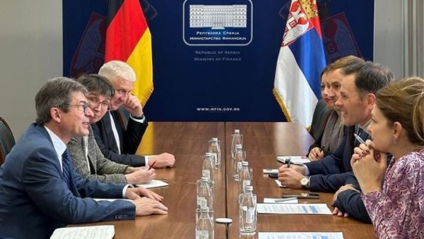 МИНИСТАР МАЛИ СЕ САСТАО СА КЛАУСОМ МИЛЕРОМ: Важни разговори о актуелним пројектима Развојне банке у Србији (ФОТО) МИНИСТАР МАЛИ СЕ САСТАО СА КЛАУСОМ МИЛЕРОМ: Важни разговори о актуелним пројектима Развојне банке у Србији (ФОТО)