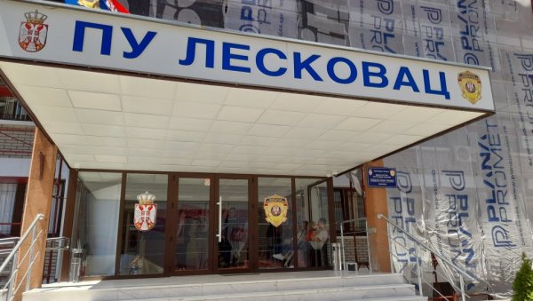 ПЕШАК ПОДЛЕГАО ПОВРЕДАМА: Хапшење у Лесковцу, возач аутобуса возилом ударио пешака (61) ПЕШАК ПОДЛЕГАО ПОВРЕДАМА: Хапшење у Лесковцу, возач аутобуса возилом ударио пешака (61)