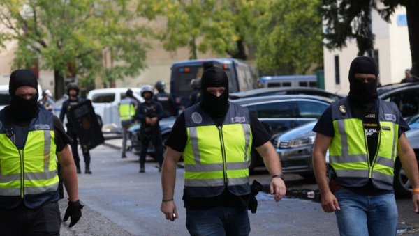 ШПАНСКА ПОЛИЦИЈА: Ухапсила пет особа због трговине људима ШПАНСКА ПОЛИЦИЈА: Ухапсила пет особа због трговине људима