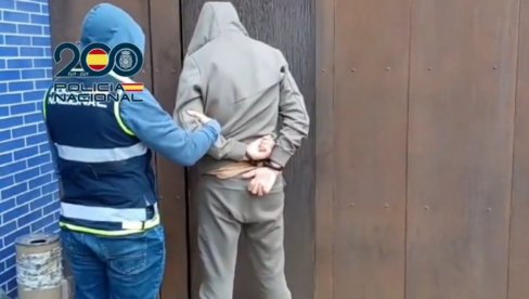 PRVI SNIMAK HAPŠENJA NIKOLE FILIPOVIĆA U BARSELONI: Oglasila se španska policija, evo za šta se tereti (VIDEO) PRVI SNIMAK HAPŠENJA NIKOLE FILIPOVIĆA U BARSELONI: Oglasila se španska policija, evo za šta se tereti (VIDEO)
