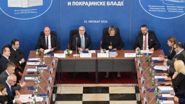 ЗАВРШЕНА СЕДНИЦА ДВЕ ВЛАДЕ Вучевић: Поносан на оно што Влада Србије ради у Војводини, имамо велике инвестиције (ФОТО) ЗАВРШЕНА СЕДНИЦА ДВЕ ВЛАДЕ Вучевић: Поносан на оно што Влада Србије ради у Војводини, имамо велике инвестиције (ФОТО)