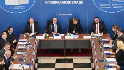 ZAVRŠENA SEDNICA DVE VLADE Vučević: Ponosan na ono što Vlada Srbije radi u Vojvodini, imamo velike investicije (FOTO) ZAVRŠENA SEDNICA DVE VLADE Vučević: Ponosan na ono što Vlada Srbije radi u Vojvodini, imamo velike investicije (FOTO)