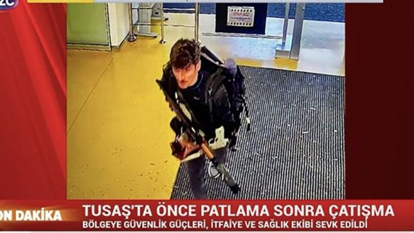 ПОЛИЦИЈА УБИЛА ДВОЈИЦУ НАПАДАЧА, ТРЕЋИ И ДАЉЕ ДРЖИ ТАОЦЕ: Више мртвих у терористичком нападу у Турској (ФОТО/ВИДЕО) ПОЛИЦИЈА УБИЛА ДВОЈИЦУ НАПАДАЧА, ТРЕЋИ И ДАЉЕ ДРЖИ ТАОЦЕ: Више мртвих у терористичком нападу у Турској (ФОТО/ВИДЕО)